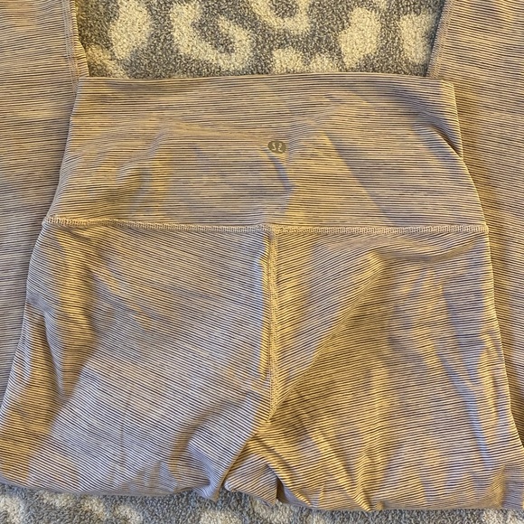 Lululemon high rise wunder under size 6 - Picture 3 of 4